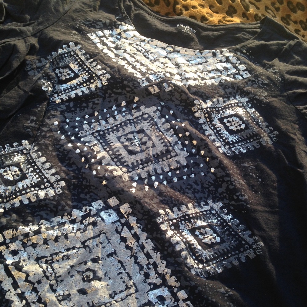 Metallic Pattern Tee - Picture 2 of 6